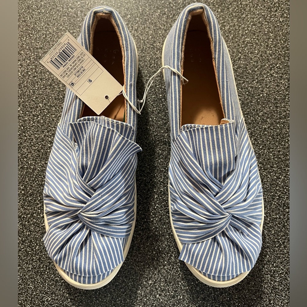 NWT REDUCED PRICE Blue and white 9 1/2 slip on shoes. Never worn